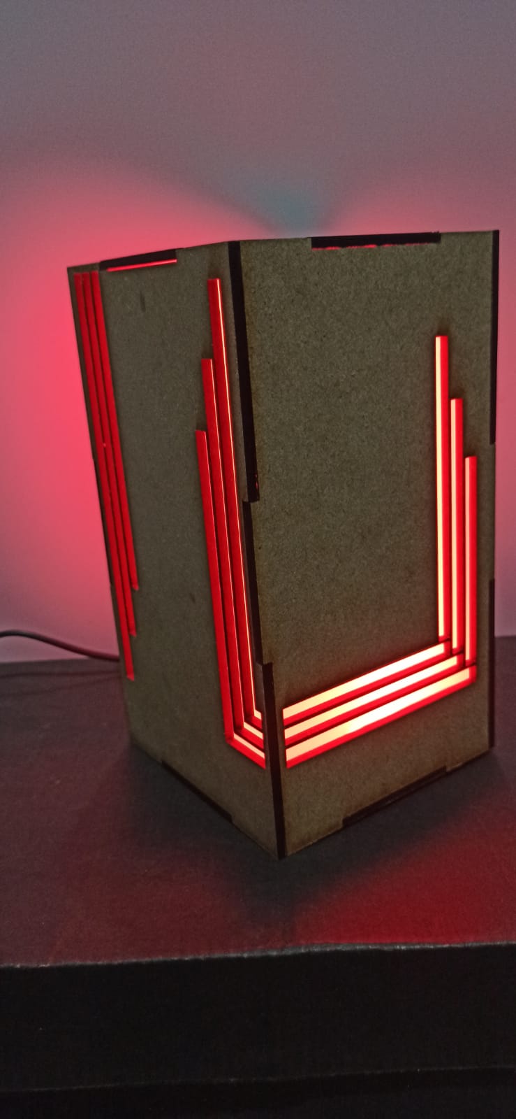 Luminária de Mesa com Leds RGB e Controle Remoto