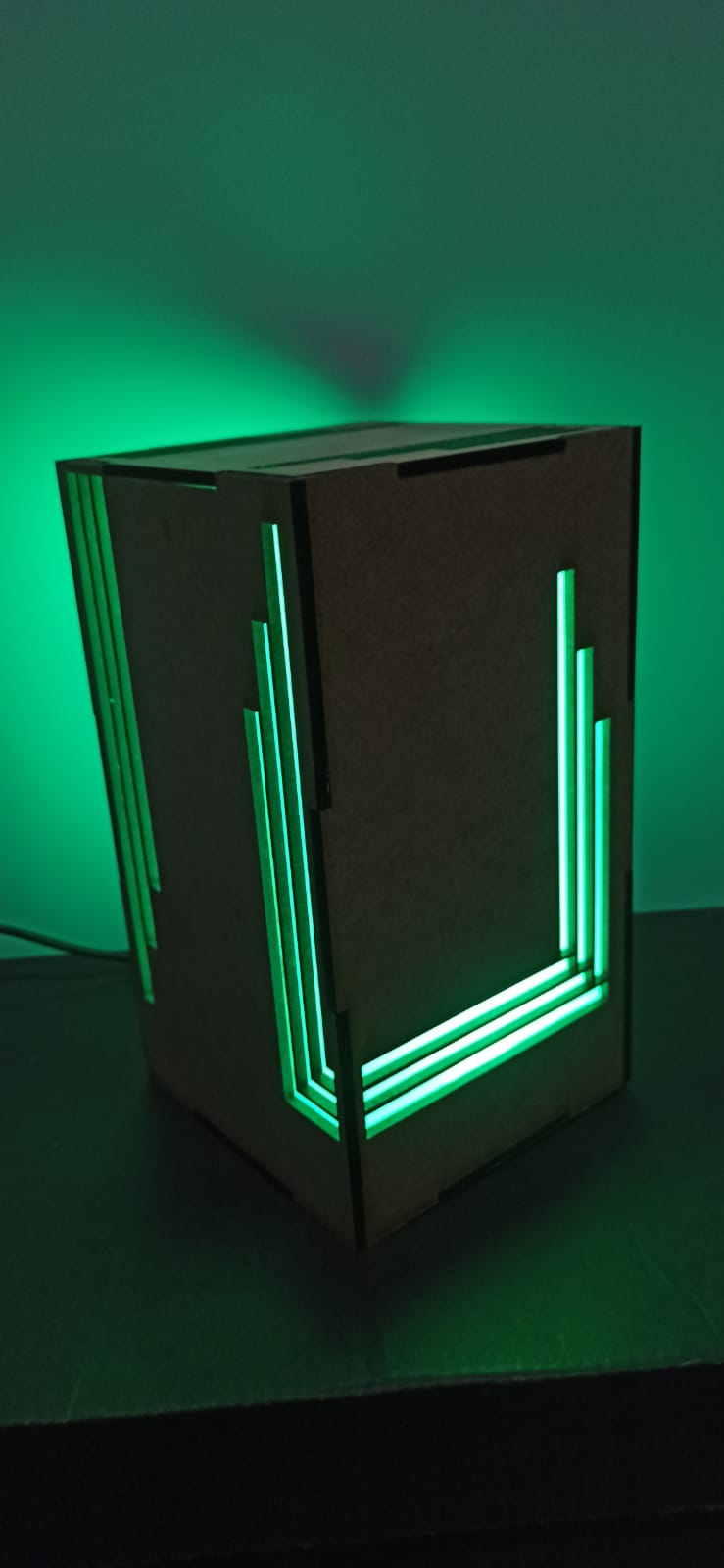 Luminária de Mesa com Leds RGB e Controle Remoto