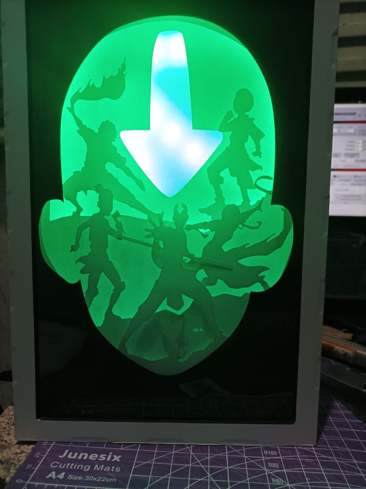 Shadow Box 3D Avatar Airbender com iluminação RGB e Controle Remoto