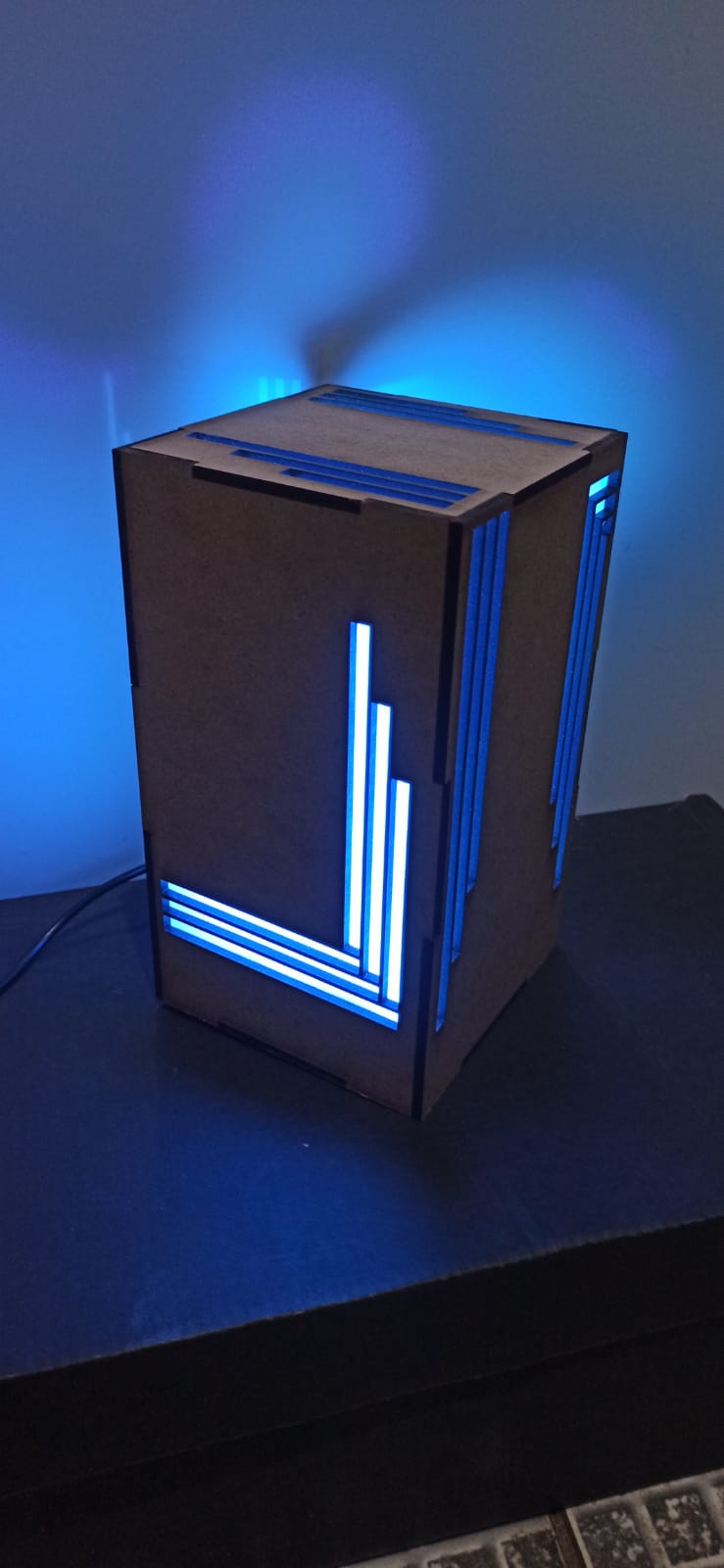 Luminária de Mesa com Leds RGB e Controle Remoto